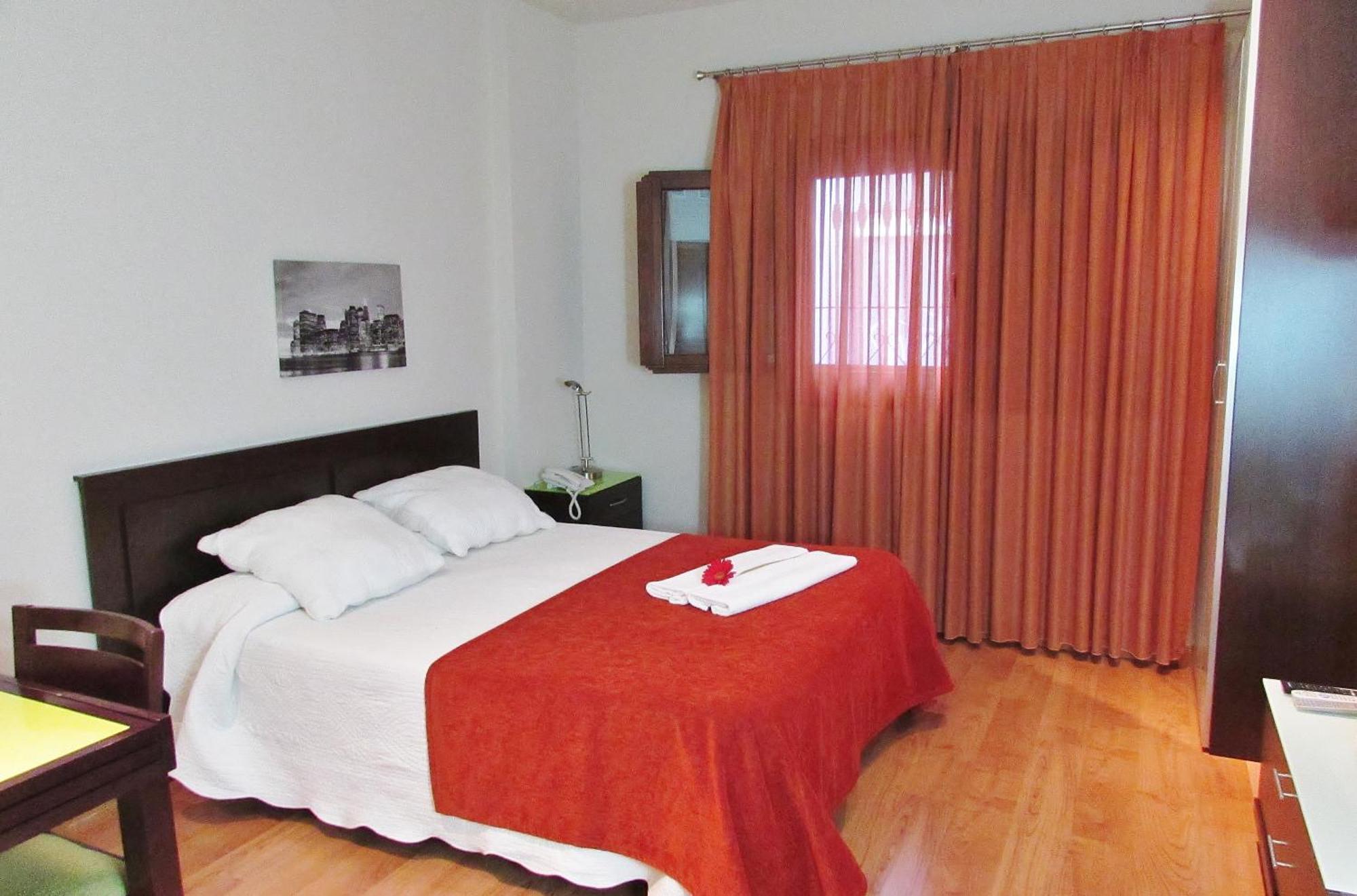 Apartamentos Turisticos Las Nieves Granada Pokoj fotografie